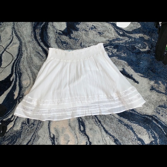 White skirt💟 - Picture 3 of 4